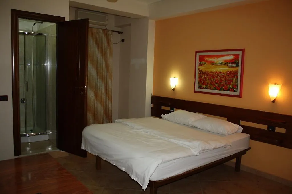 Hotel Martini Vlorë 3*,
